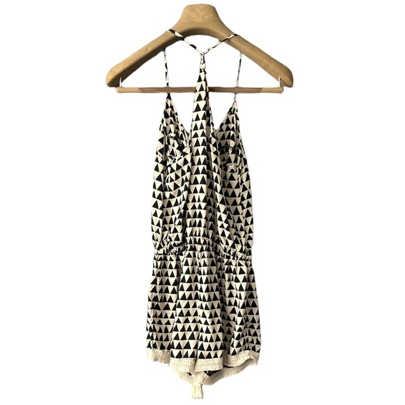 βSOLDβπββοΈSMβ’RIP CURLβ’B&W ABSTRACT PATTERN LIGHTWEIGHT ROMPER W FRINGE DETAIL - Picture 2 of 9